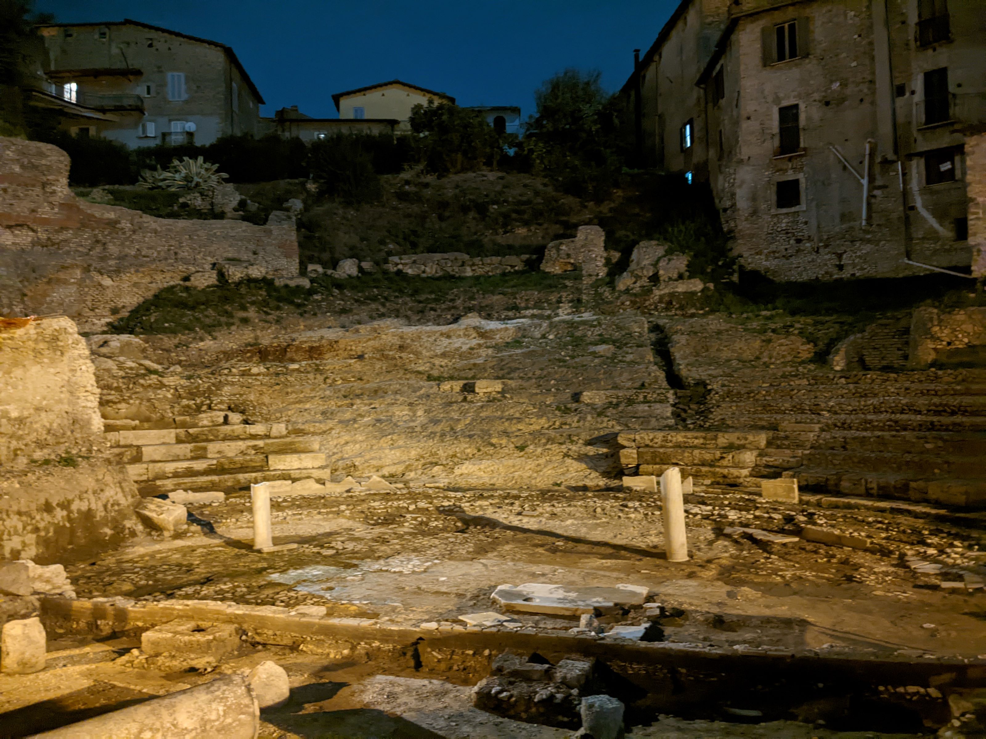 teatro romano notturna